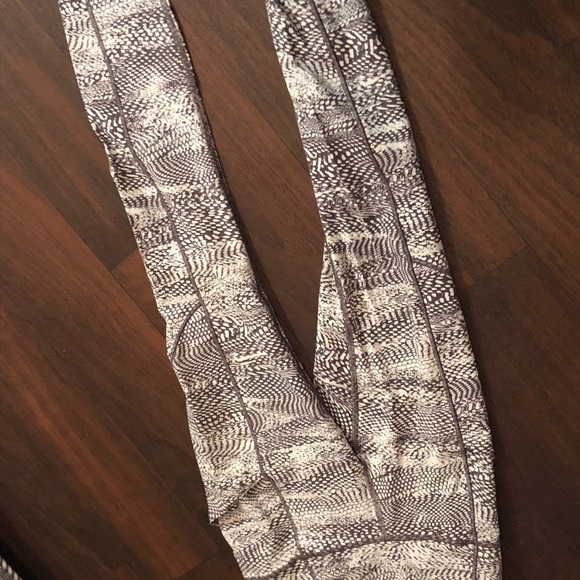 Lululemon RARE print leggings - Picture 2 of 3